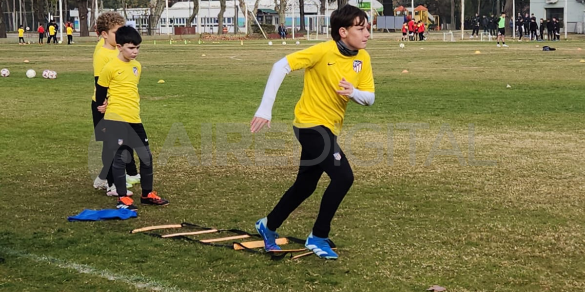 Tiene 12 años, juega en Unión y fue a un Camp del Atlético de Madrid: sueña con ser como Rodrigo De Paul. Tiene 12 años, juega en Unión y fue a un Camp del Atlético de Madrid: sueña con ser como Rodrigo De Paul.