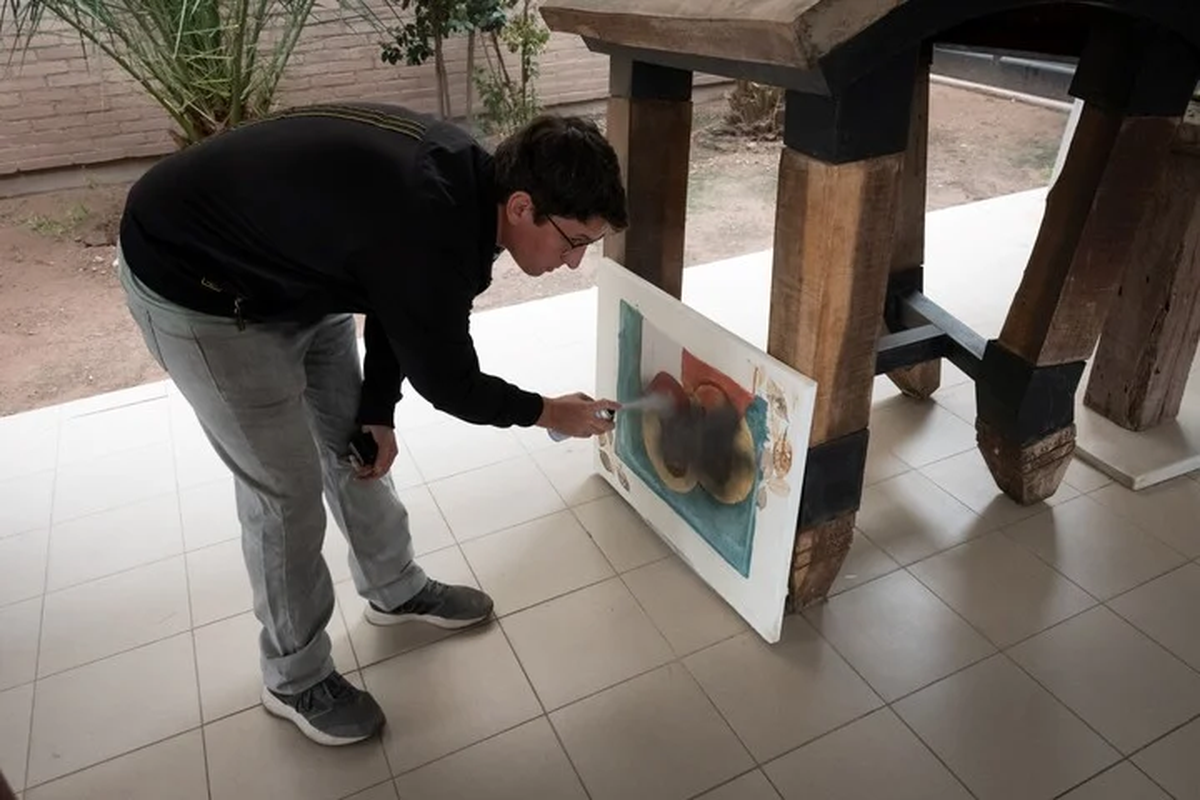 Muchas de la obras de artes fueron vandalizadas con aerosol como metodo de censura.