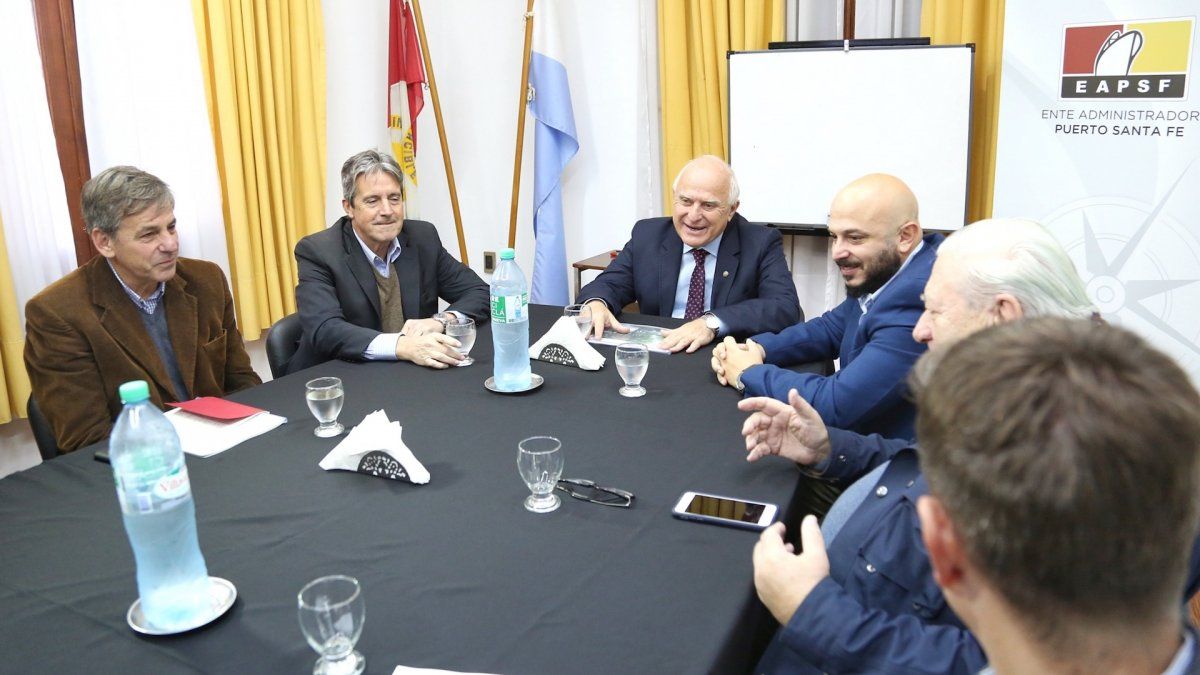 “El objetivo es, en seis meses, recuperar la operatividad del puerto”