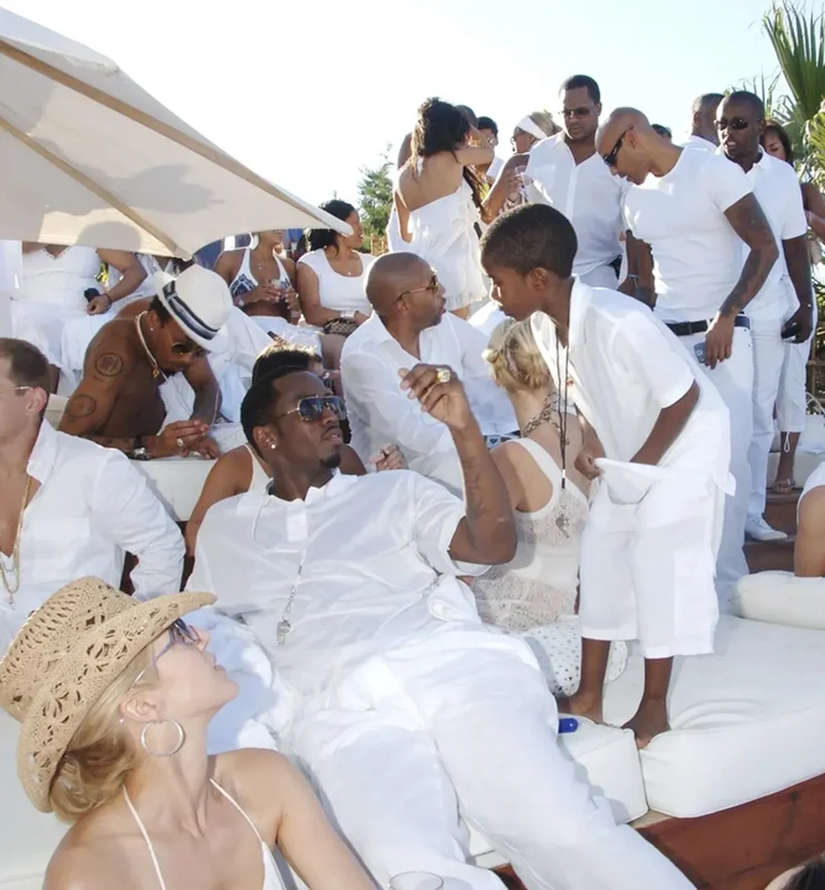 El video de P. Diddy burlándose de un hombre inconsciente se propagó en las redes sociales. El video de P. Diddy burlándose de un hombre inconsciente se propagó en las redes sociales.