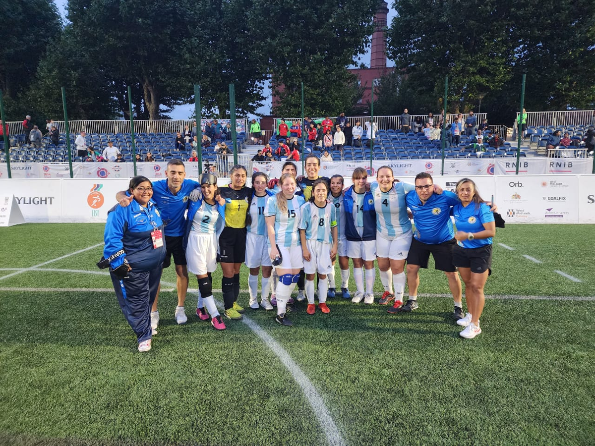 Las Murciélagas, entró en la historia al consagrarse campeón en el primer Mundial de la Federación Internacional de Deportes para Ciegos. Las Murciélagas, entró en la historia al consagrarse campeón en el primer Mundial de la Federación Internacional de Deportes para Ciegos.