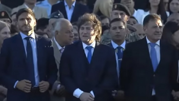 Milei y Pullaro en San Lorenzo: comenzó el acto oficial y la entrega del histórico sable corvo