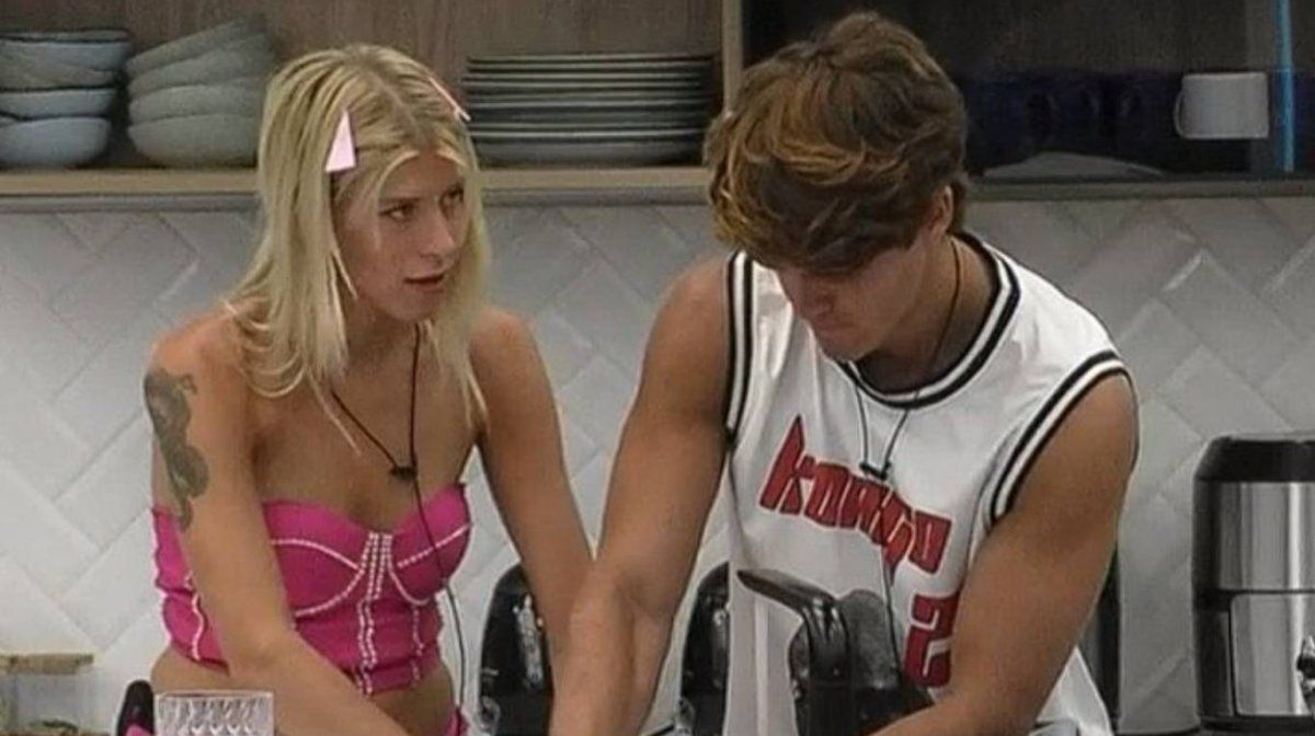 Marcos la pasa mal con las actitudes de Camila.