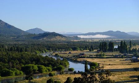 Villa Lago Rivadavia es una localidad escondida en la Patagonia que se asemeja a las Highlands de Escocia. Villa Lago Rivadavia es una localidad escondida en la Patagonia que se asemeja a las Highlands de Escocia.
