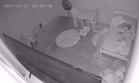 Un padre asegura que su hija fue tirada debajo de la cama por un fantasma Un padre asegura que su hija fue tirada debajo de la cama por un fantasma