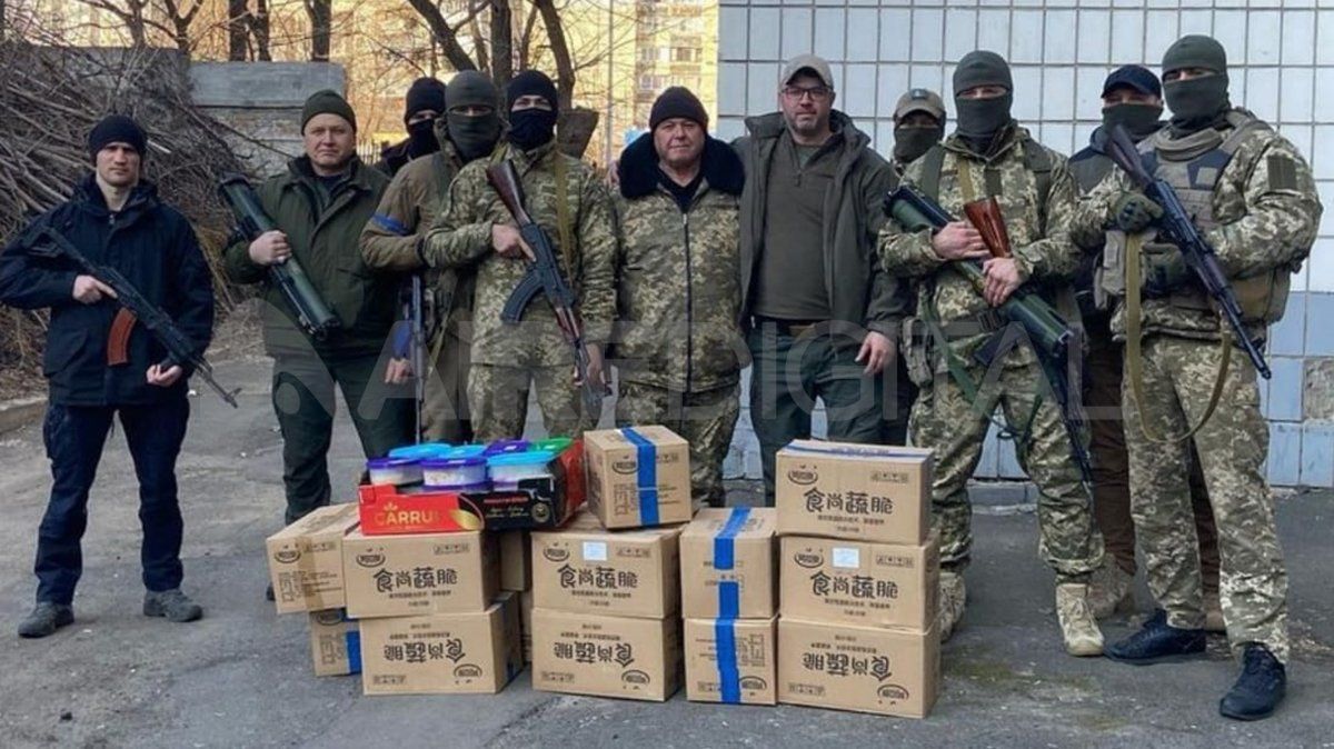 Pavlo asiste a los soldados y refugiados en Kiev