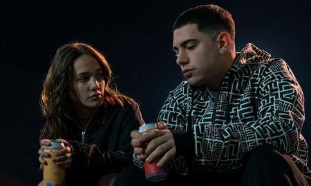 Días de gallos es una serie argentina de drama, música y freestyle. Días de gallos es una serie argentina de drama, música y freestyle.