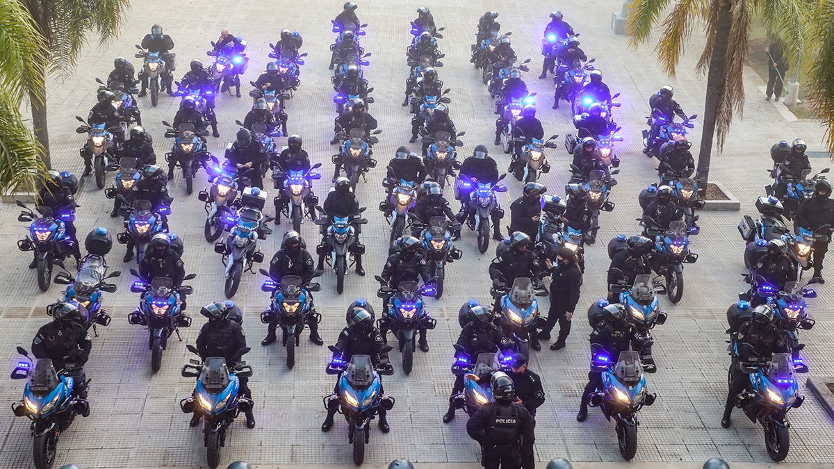 "Está modernizando la fuerza policial con mayor equipamiento y mayor tecnología, y prueba de ello son estas 55 motos de última generación, y un total de 260 que estamos entregando a lo largo y ancho de toda la provincia", sostuvo el ministro de seguridad, Jorge Lagna.