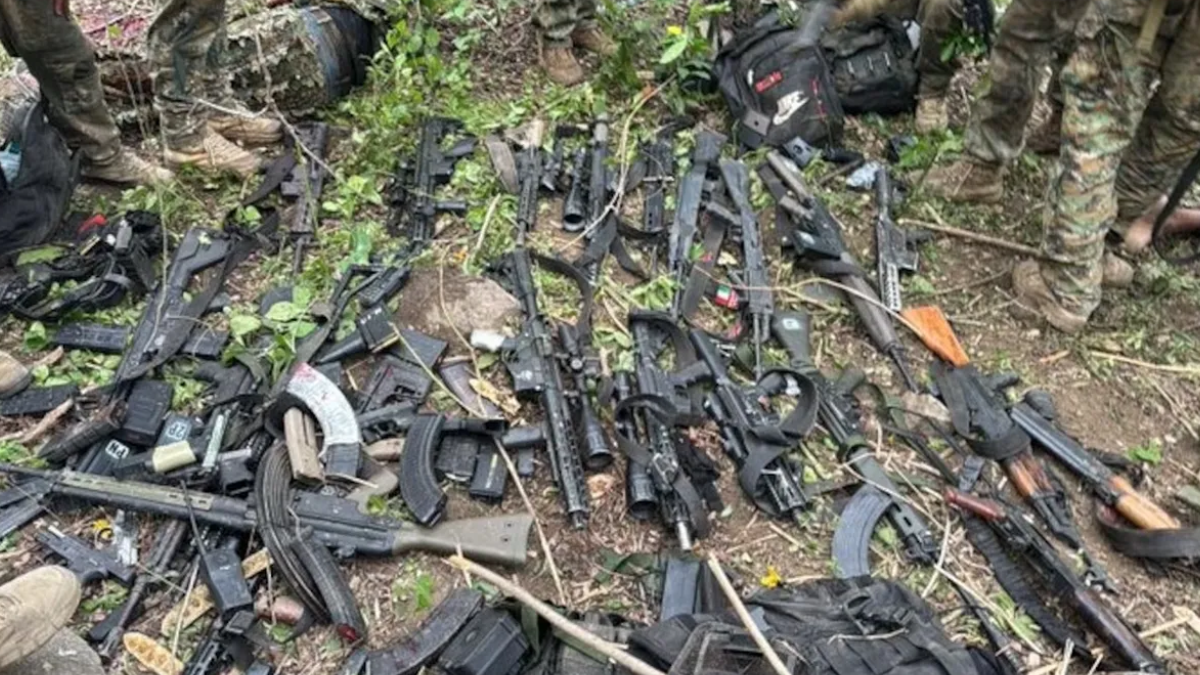 Autoridades de Río de Janeiro mostraron en redes sociales algunos de los fusiles incautados durante el operativo (Foto X@GovRJ) Autoridades de Río de Janeiro mostraron en redes sociales algunos de los fusiles incautados durante el operativo (Foto X@GovRJ)