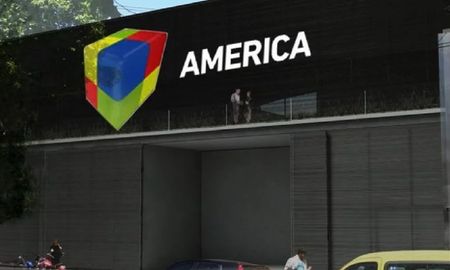 Peligro en los estudios de América TV: Se desató una catarata Peligro en los estudios de América TV: Se desató una catarata