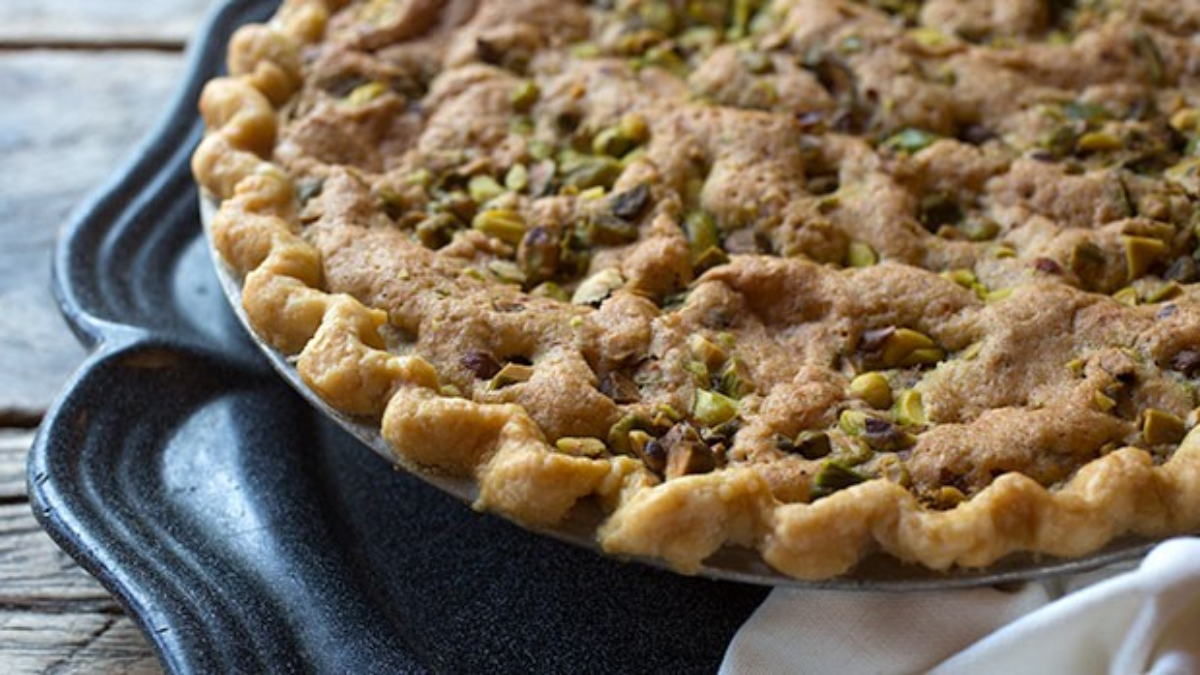 Tarta de pistachos en simples pasos con la receta de Maru Botana