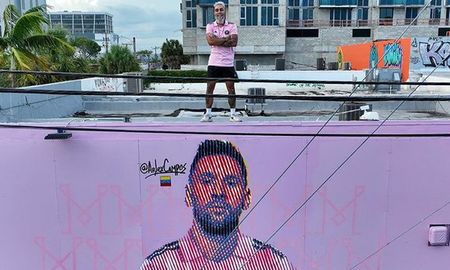 El mural de Messiestá pintado con la técnica de stencil. El mural de Messiestá pintado con la técnica de stencil.