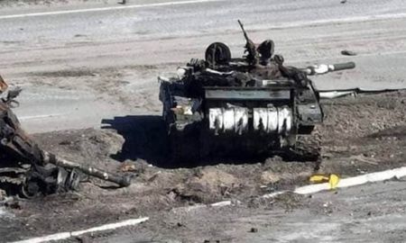 Desde Kiev informaron que se utilizó un dron kamikaze moderno equipado con un poderoso explosivo para apuntar al tanque. Desde Kiev informaron que se utilizó un dron kamikaze moderno equipado con un poderoso explosivo para apuntar al tanque.