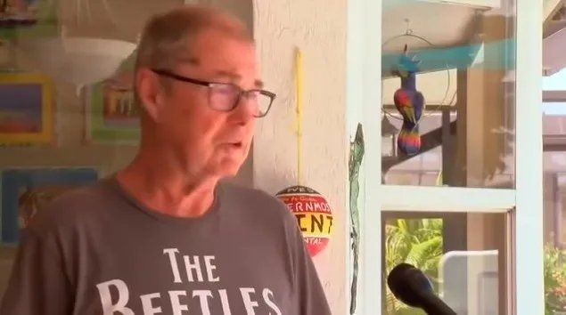 El hombre decidió llamar a la policía.