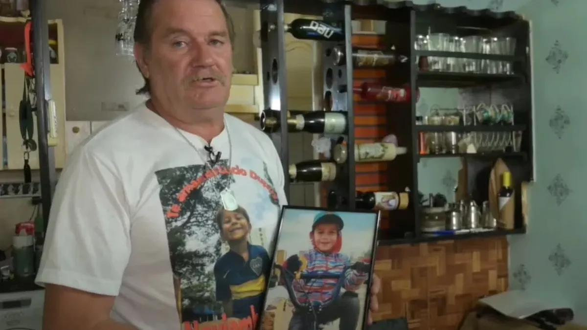 Los abuelos de Lucio Dupuy recibieron un presente de los padres de Fernando Báez Sosa.