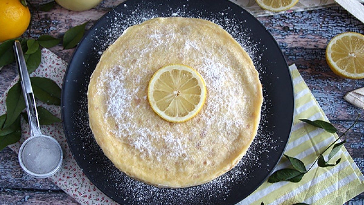 Esta tarde crepes, se rellena cada capa con una crema de limón liviana. Esta tarde crepes, se rellena cada capa con una crema de limón liviana.