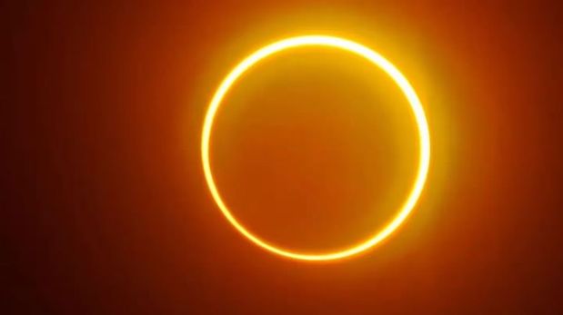Durante este fenómeno, la Luna se interpone entre el Sol y la Tierra. Un “anillo de fuego” iluminará el cielo, marcando un evento astronómico único.