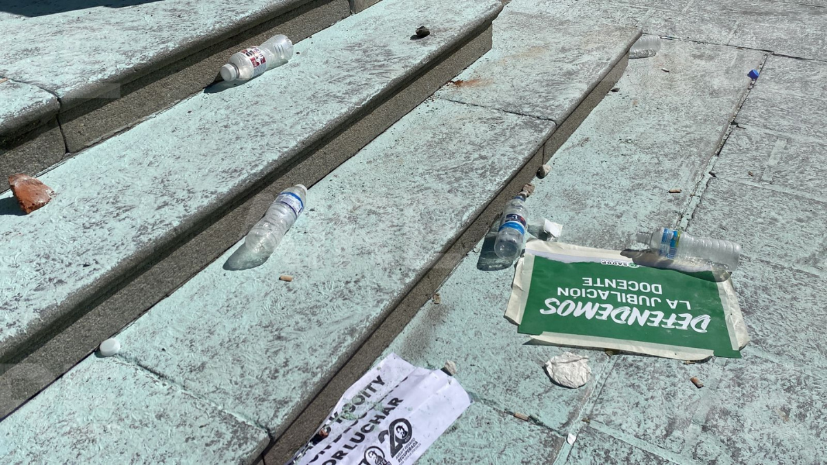 Los destrozos en la Legislatura de Santa Fe. Los destrozos en la Legislatura de Santa Fe.
