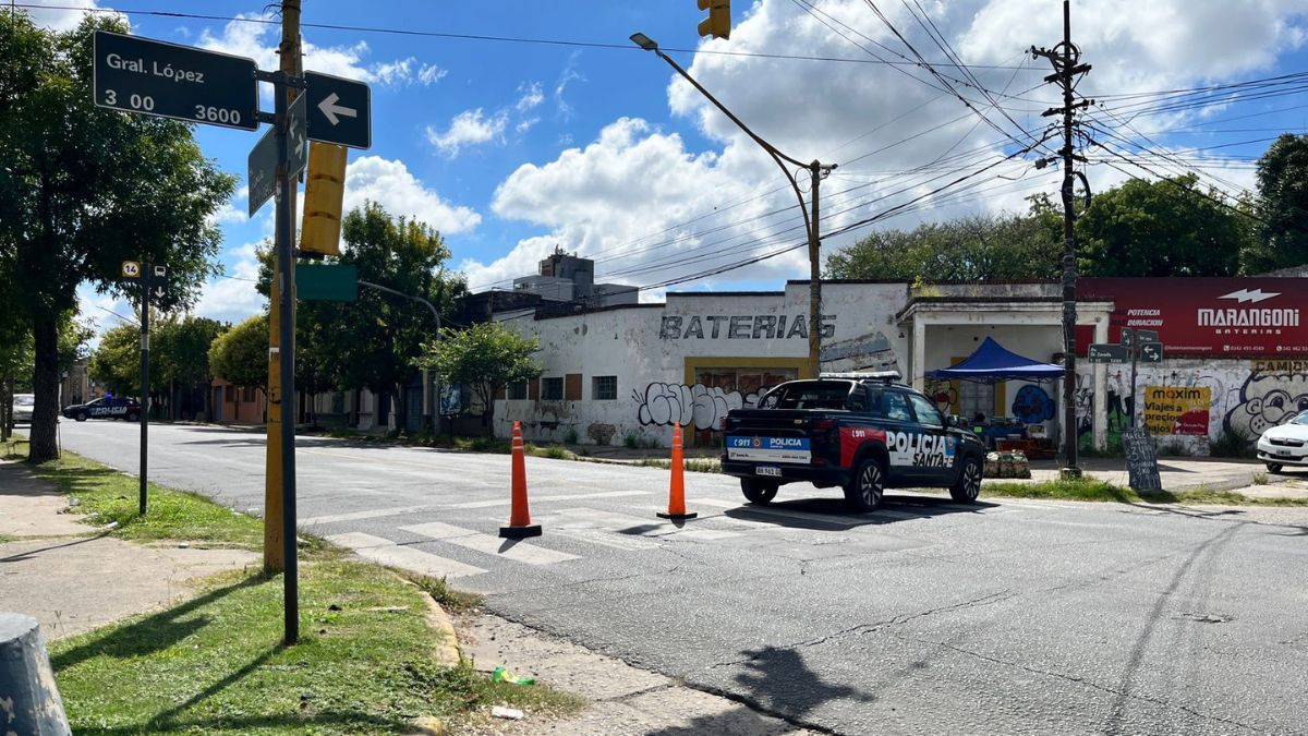 “Tenemos a mi papá tirado en la calle”: el desesperado reclamo de una hija tras cuatro horas de espera.