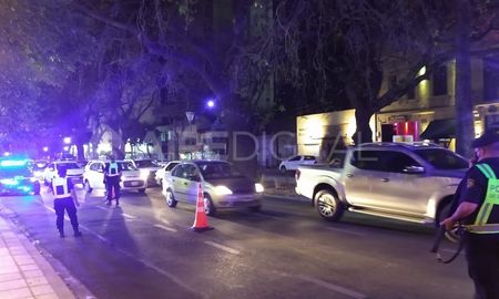 moviles policiales se desplegaron por bulevar recordando las restricciones en la circulacion moviles policiales se desplegaron por bulevar recordando las restricciones en la circulacion
