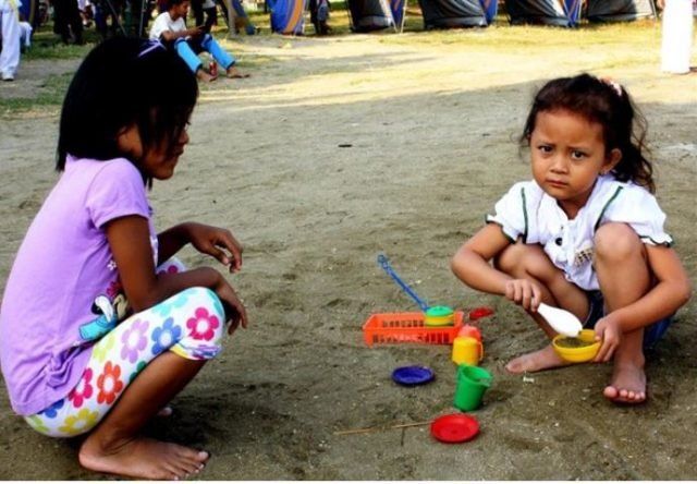 Tiene 10 años, regresó de Brasil con pulgas incrustadas en los pies