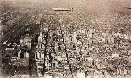 El Graf Zeppelin fue un gran dirigible alemán, o más específicamente, una aeronave rígida de comienzos del siglo XX. El Graf Zeppelin fue un gran dirigible alemán, o más específicamente, una aeronave rígida de comienzos del siglo XX.