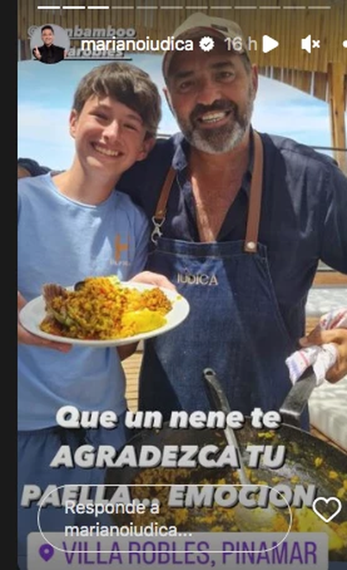Iúdica le cocina a sus comensales en su restó de Pianamar.