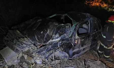 Un hombre sufrió un accidente y cayó más de 100 metros por un barranco en San Martín de los Andes. Un hombre sufrió un accidente y cayó más de 100 metros por un barranco en San Martín de los Andes.