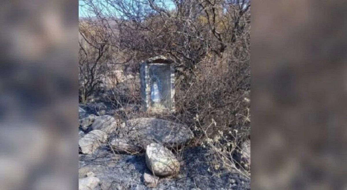 ¿Milagro en Córdoba? : apareció intacta una imagen de la Virgen en medio de los incendios