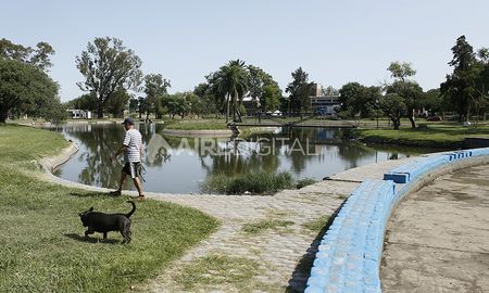 detuvieron a dos jovenes con marihuana en el parque garay detuvieron a dos jovenes con marihuana en el parque garay