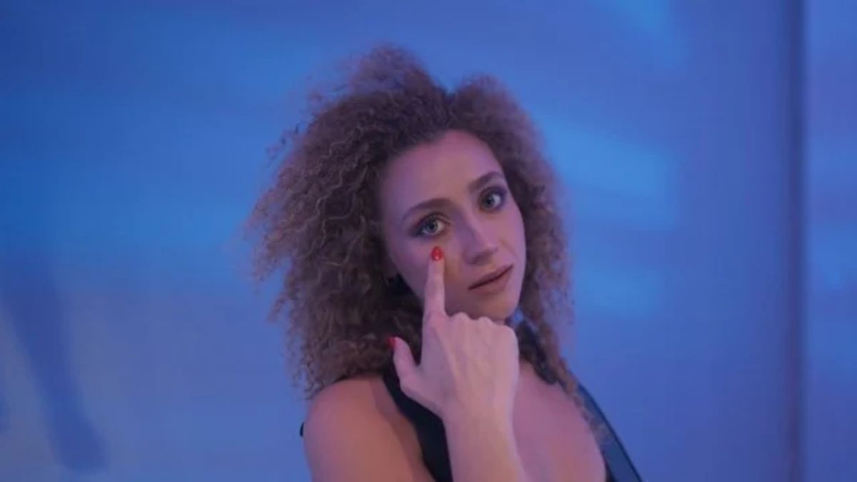 Lourdes fue cuestionada en redes por su reacción al salir de Telefe.