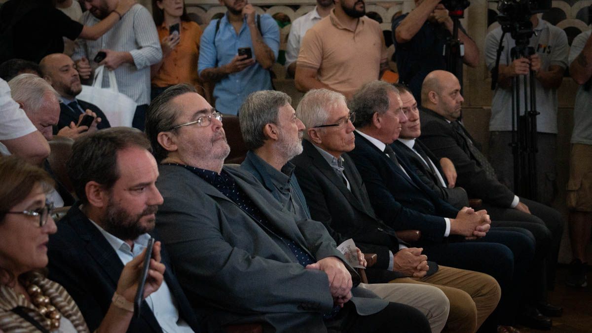 Decanos de diversas facultades de la UNL y autoridades de otras universidades presenciaron el acto en el Paraninfo de la UNL. Decanos de diversas facultades de la UNL y autoridades de otras universidades presenciaron el acto en el Paraninfo de la UNL.