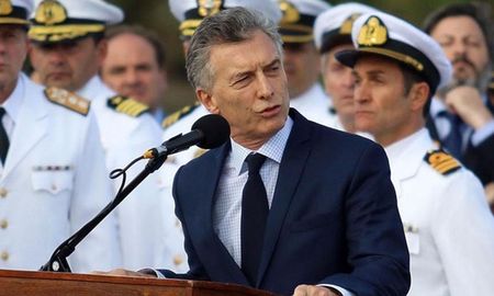 Macri arribó este martes a la Argentina, a bordo de un avión de Iberia proveniente de Miami, Estados Unidos, un día antes de la fecha de la indagatoria que convocó el juez federal Martín Bava. Macri arribó este martes a la Argentina, a bordo de un avión de Iberia proveniente de Miami, Estados Unidos, un día antes de la fecha de la indagatoria que convocó el juez federal Martín Bava.