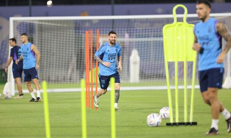 Lionel Messi entrenó a la par del grupo de la Selección Argentina mientras el entrenador define el equipo titular para enfrentar a México el sábado. Lionel Messi entrenó a la par del grupo de la Selección Argentina mientras el entrenador define el equipo titular para enfrentar a México el sábado.