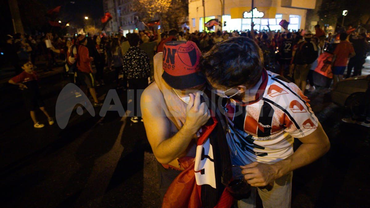 Colón campeón: la pasión sabalera salió de fiesta en las calles de Santa Fe