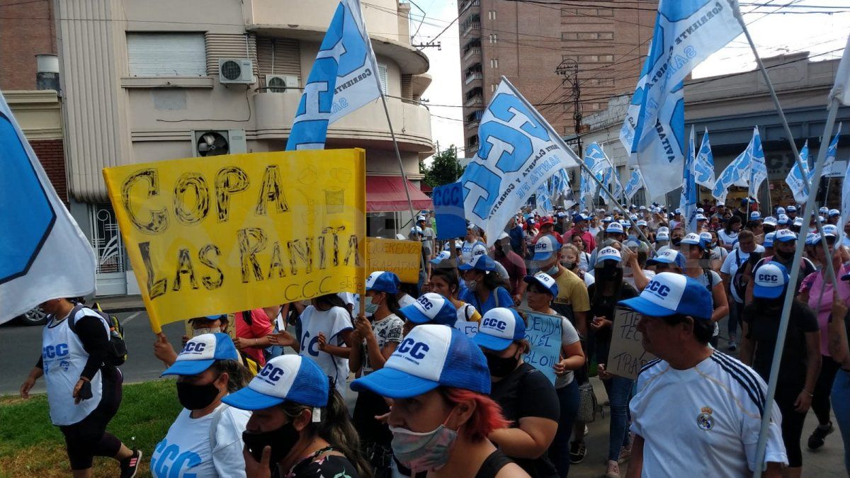 Referentes de las Copas de Leche de la ciudad participaron del reclamo. 