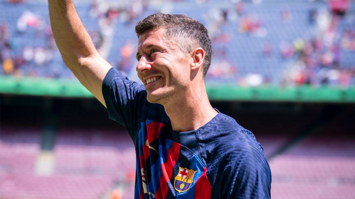 Robert Lewandowski merece la gratitud de los hinchas del Bayern, dijo Rummenigge