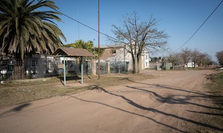 El cuerpo de la víctima quedó tendido en una garita de colectivos en el barrio Iriondo en Santo Tomé El cuerpo de la víctima quedó tendido en una garita de colectivos en el barrio Iriondo en Santo Tomé