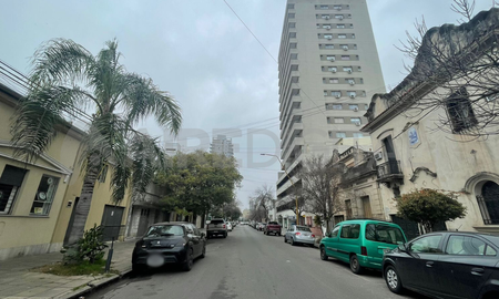 El edificio está ubicado en calle Tucumán, entre Saavedra y Francia. El edificio está ubicado en calle Tucumán, entre Saavedra y Francia.