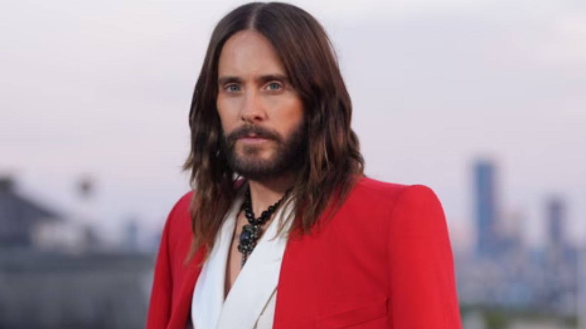 El informe también incluye testimonios de excolaboradores de Thirty Seconds to Mars, quienes describieron situaciones que les resultaban incómodas durante las giras de la banda.
