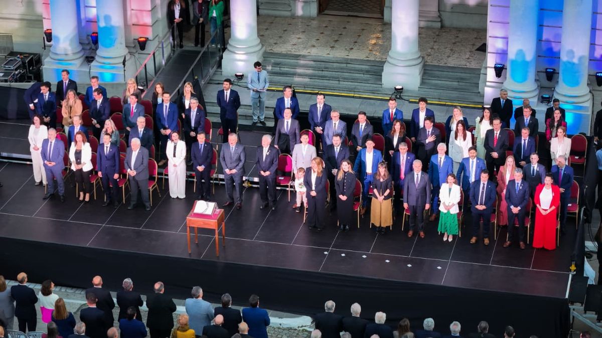 Se realizó una foto general de todos los convencionales que participaron de la reforma constitucional.&nbsp;