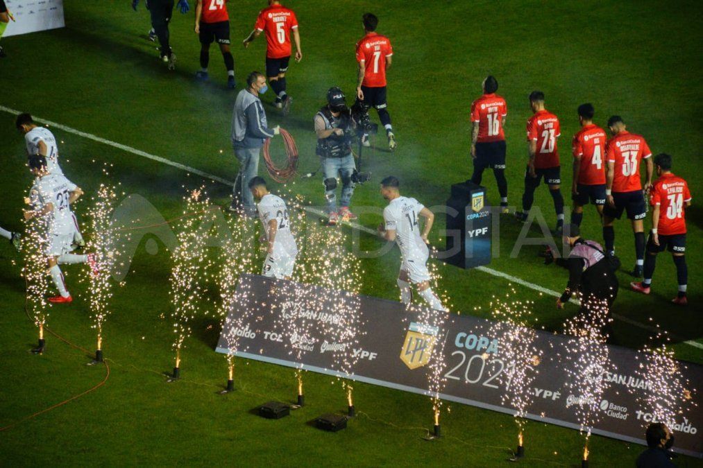 Colón enfrenta a Racing por la final de la Copa de la Liga y la Liga Profesional de Fútbol definió cuál será la terna arbitral.