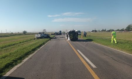 Tres personas murieron y cuatro resultaron heridas en un accidente de tránsito múltiple en la ruta 34 de la provincia de Santa Fe. Tres personas murieron y cuatro resultaron heridas en un accidente de tránsito múltiple en la ruta 34 de la provincia de Santa Fe.