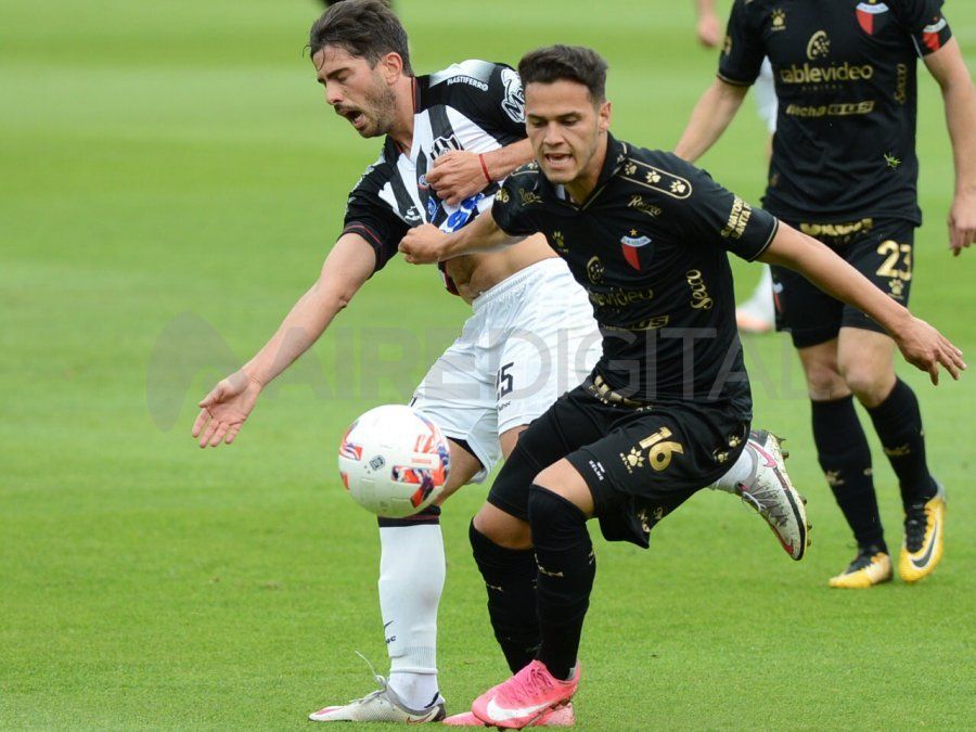 Cristian Ferreira no volverá a ponerse la camiseta del Club Atlético Colón en el corto plazo. A pesar del interés del Sabalero