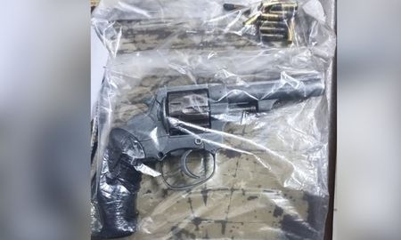 El arma secuestrada en el operativo del sábado por la noche en Varadero Sarsotti. El arma secuestrada en el operativo del sábado por la noche en Varadero Sarsotti.
