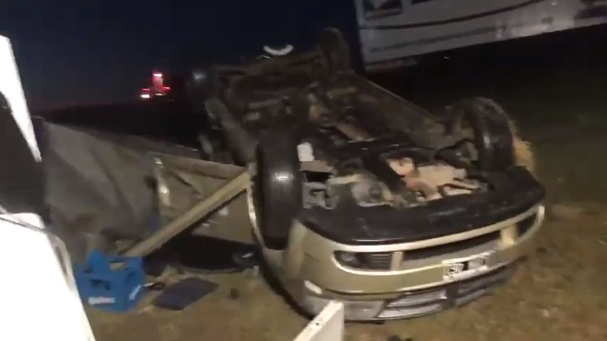 El accidente ocurrió pasadas las 3.30 en el kilómetro 96 de la autovía 2, de la mano que va hacia la Costa Atlántica.