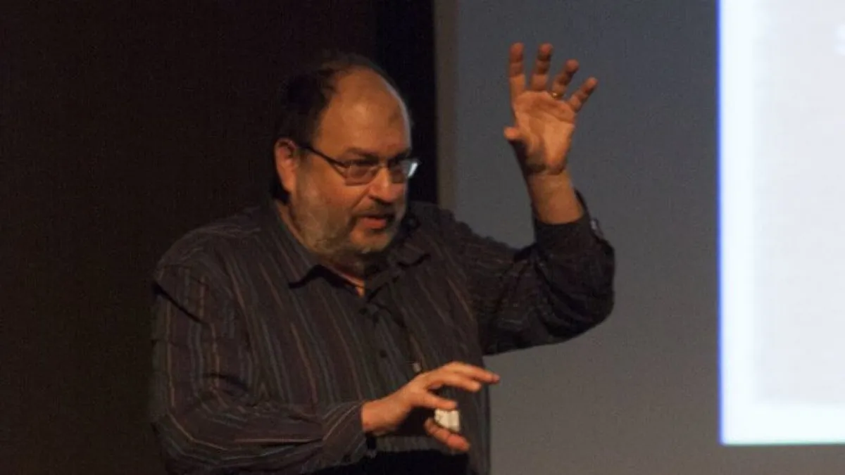 Henry Ernest Gee es un paleontólogo británico, biólogo evolutivo y editor principal de la revista científica Nature.