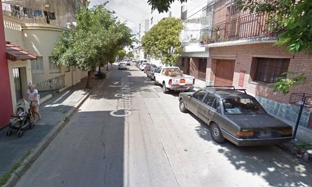 La víctima circulaba en su automóvil por calle Cruz Roja Argentina al 1800 cuando fue interceptada por dos motochorros. La víctima circulaba en su automóvil por calle Cruz Roja Argentina al 1800 cuando fue interceptada por dos motochorros.