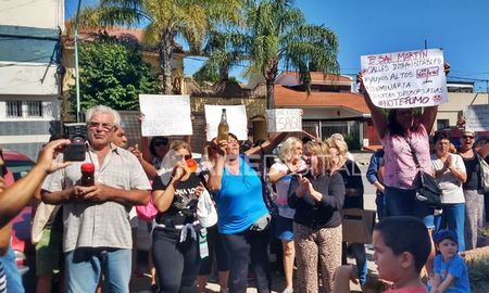 vecinos de santo tome se manifestaron por el agua potable marron vecinos de santo tome se manifestaron por el agua potable marron