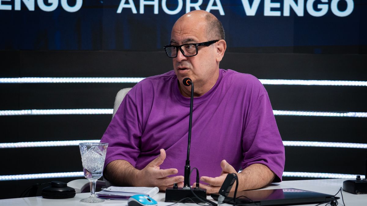 El neuropediatra Francisco Astorino en el marco del Purple Day, visitó los estudios de AIRE para concientizar y visibilizar sobre la epilepsia. El neuropediatra Francisco Astorino en el marco del Purple Day, visitó los estudios de AIRE para concientizar y visibilizar sobre la epilepsia.